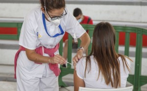 Cuatro de cada diez jvenes residentes en Canarias de entre 20 y 29 aos tiene, al menos, una dosis de la vacuna