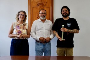 Santa Luca felicita al msico Naucy Gold por su premio nacional de las Msicas y las Artes Pop Eye 