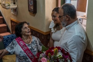 El alcalde de Santa Luca visita a Isabel Ramos que cumple 100 aos 