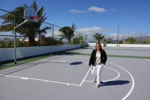 La alcaldesa de Ingenio entrega a los vecin@s una instalacin deportiva completamente renovada